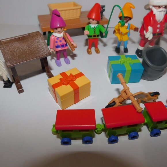 Playmobil 2021 Christmas Advent Calendar Figure & Item Lot Santa Elves Toys READ - Picture 7 of 10